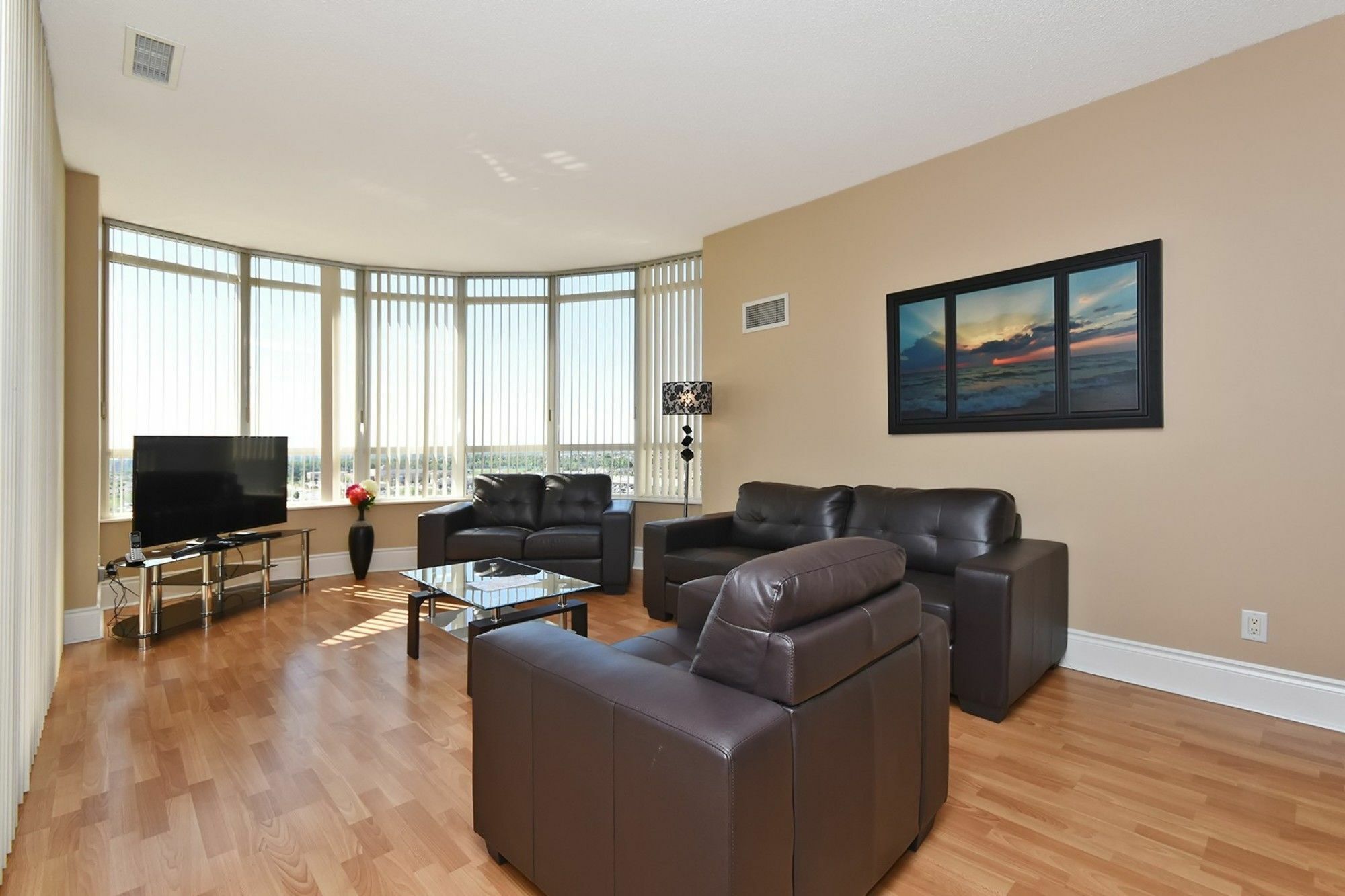 Napa Furnished Rental Apartments Square One Місісаґа Екстер'єр фото
