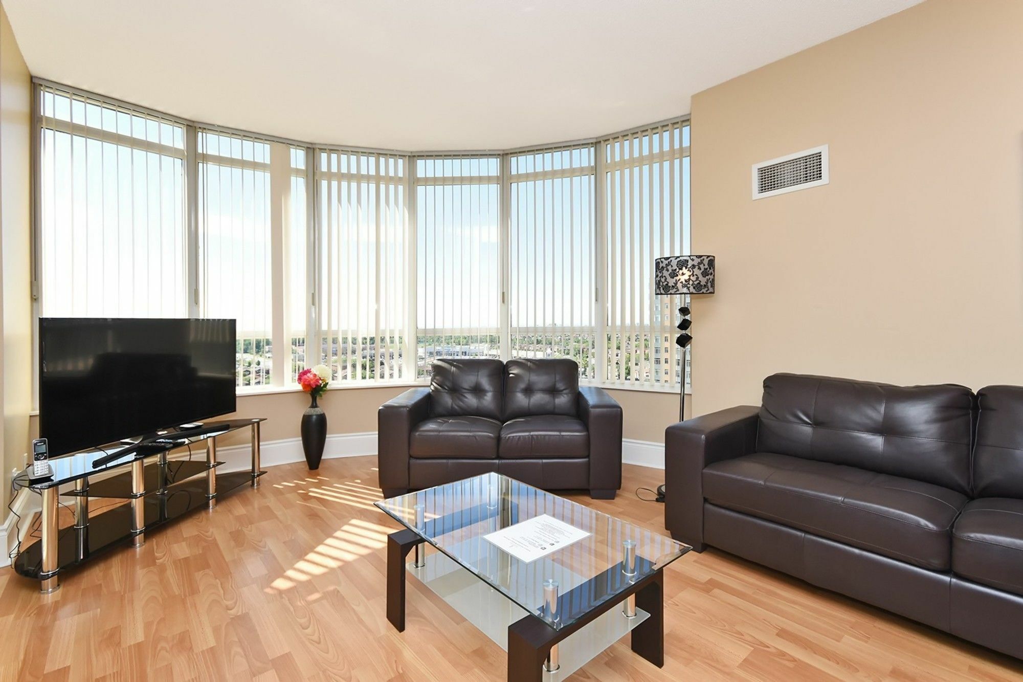 Napa Furnished Rental Apartments Square One Місісаґа Екстер'єр фото