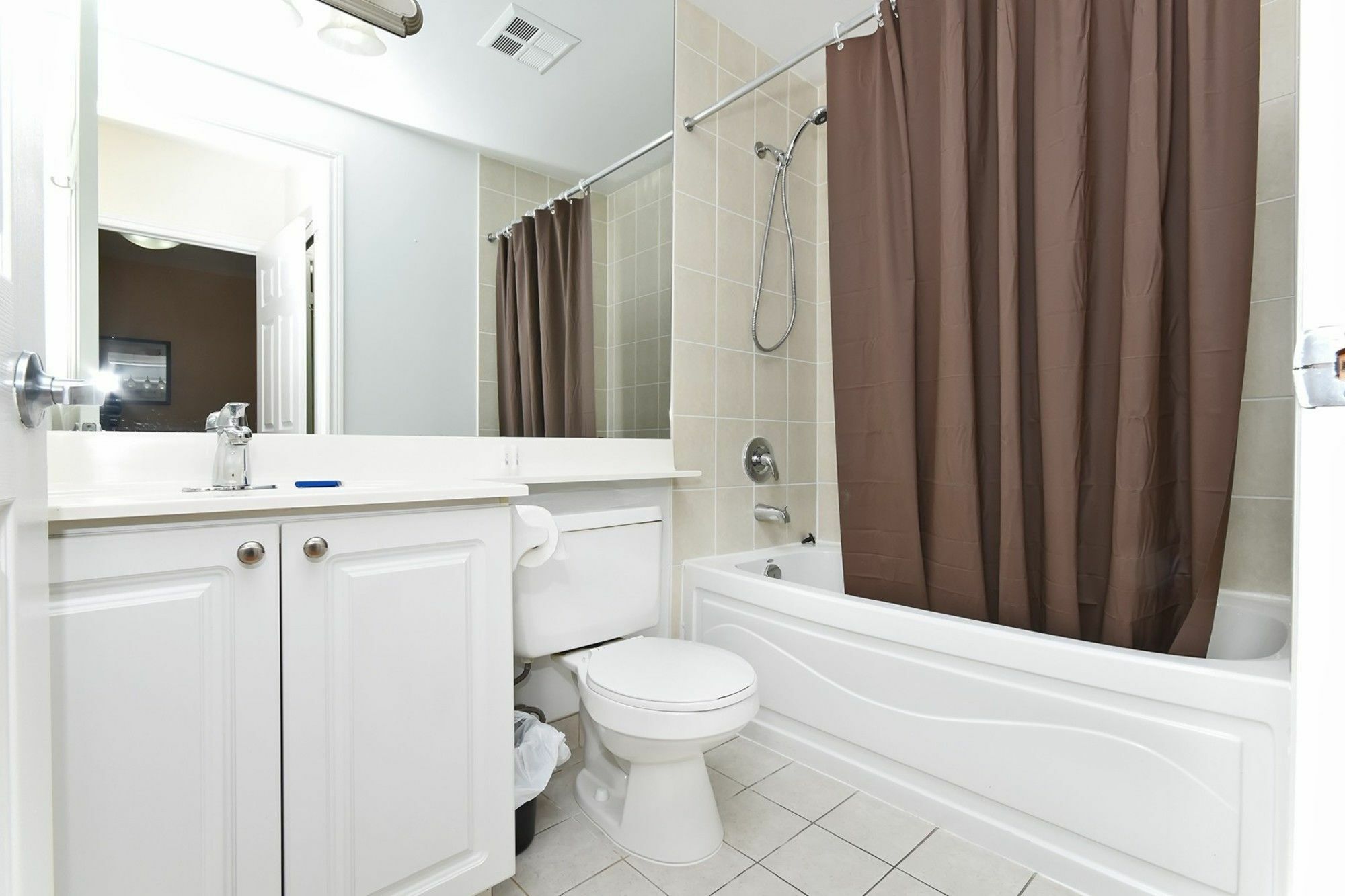 Napa Furnished Rental Apartments Square One Місісаґа Екстер'єр фото